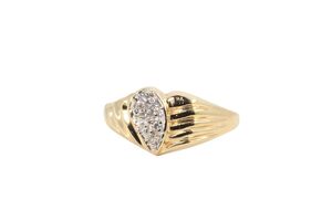  18k Yellow Gold Heart Design Diamond Ring