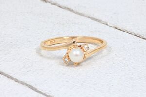  10k Yellow Gold Pearl & Diamond Ring