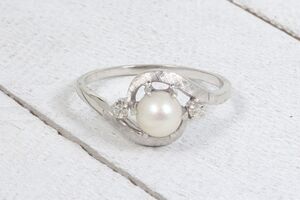  10k White Gold Vintage Style Pearl & Diamond Ring